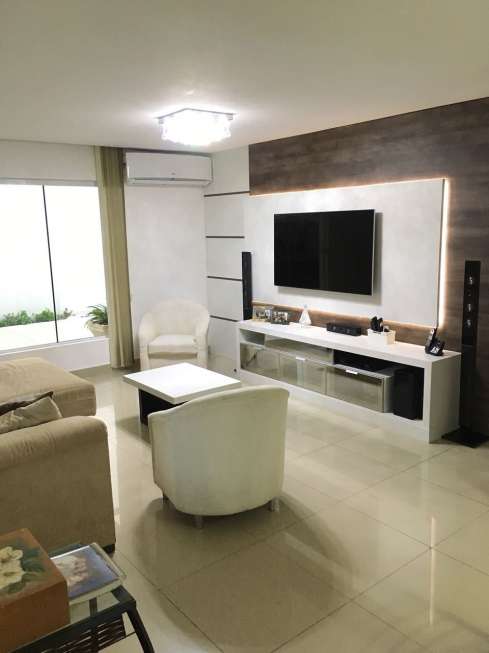 Casa com 3 Quartos à Venda, 161 m² por R$ 790.000 Avenida Antônio Ribeiro dos Santos, 173 - Universitário, Lages - SC