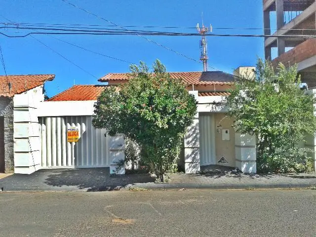 Casa com 3 Quartos à Venda, 180 m² por R$ 450.000 Segismundo Pereira, Uberlândia - MG