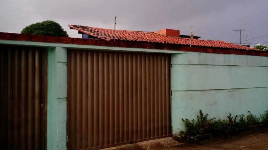 Casa com 3 Quartos à Venda, 250 m² por R$ 250.000 Rua Evangelista Natanael Araújo Espíndola, 182 - Santa Lúcia, Maceió - AL