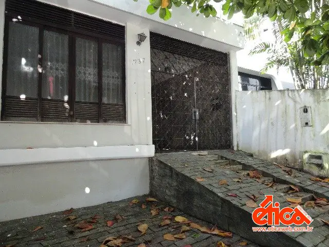 Casa com 3 Quartos para Alugar, 335 m² por R$ 4.000/Mês Umarizal, Belém - PA