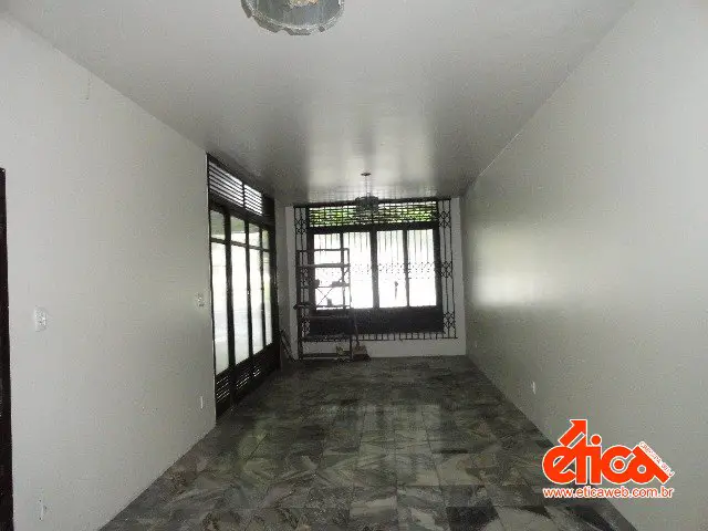Casa com 3 Quartos para Alugar, 335 m² por R$ 4.000/Mês Umarizal, Belém - PA