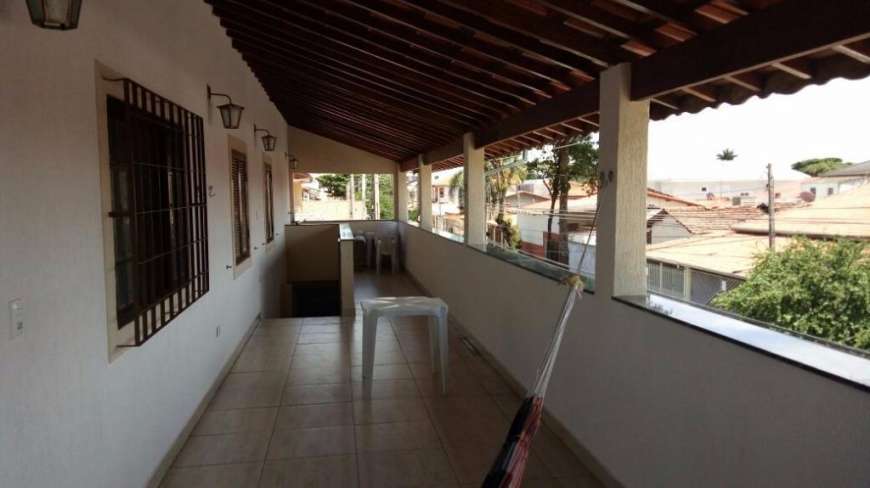 Casa com 3 Quartos para Alugar, 140 m² por R$ 1.850/Mês Jardim das Indústrias, São José dos Campos - SP