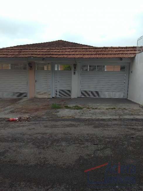 Casa com 3 Quartos para Alugar, 250 m² por R$ 2.600/Mês Jardim Semiramis, Cotia - SP