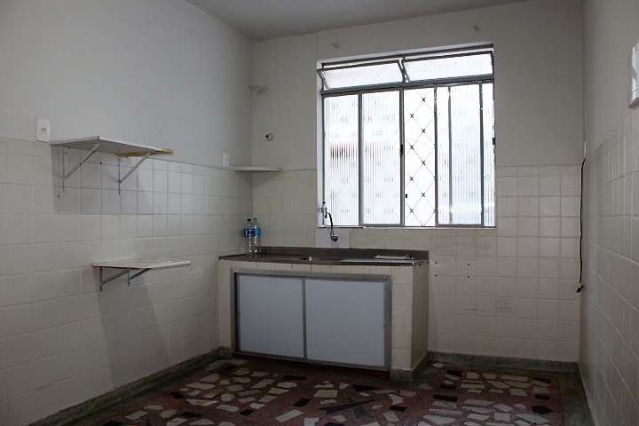 Casa com 2 Quartos para Alugar, 60 m² por R$ 1.000/Mês Rua Clóvis Magalhães Pinto - Cidade Nova, Belo Horizonte - MG