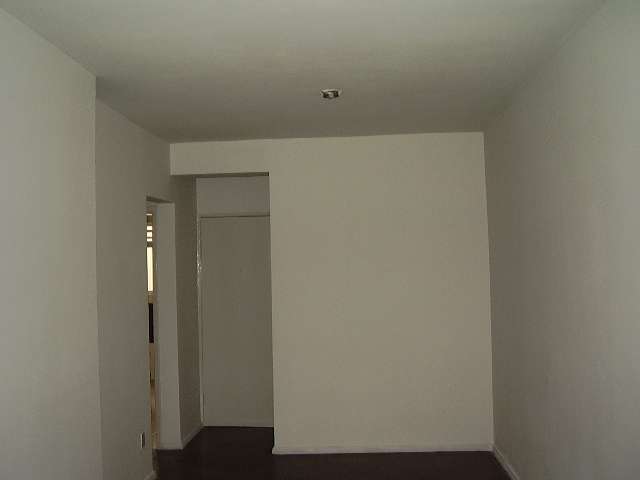 Apartamento com 1 Quarto para Alugar, 60 m² por R$ 400/Mês Avenida Getúlio Vargas - Centro, Juiz de Fora - MG