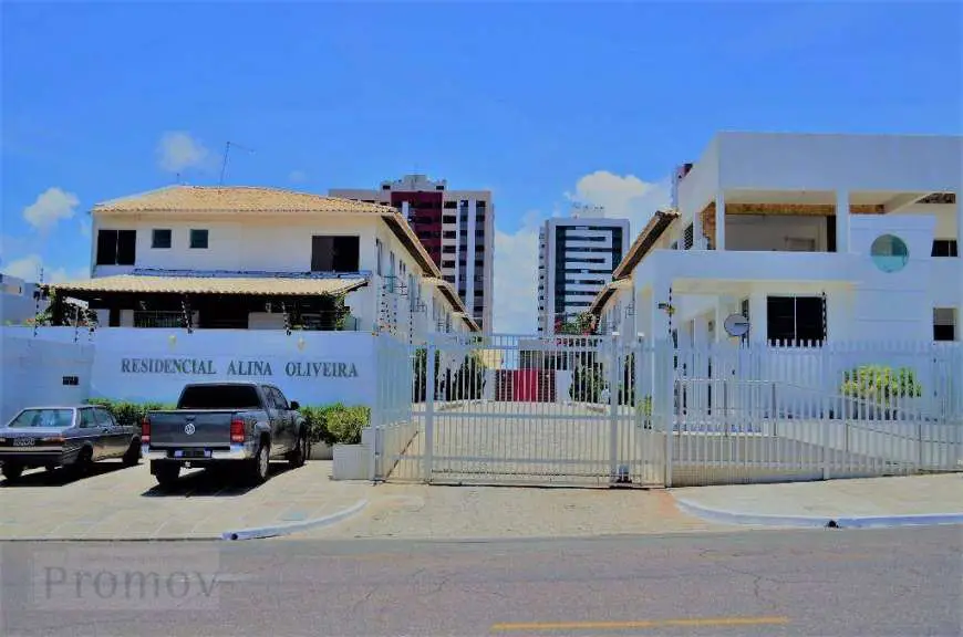 Casa com 3 Quartos à Venda, 120 m² por R$ 450.000 Atalaia, Aracaju - SE