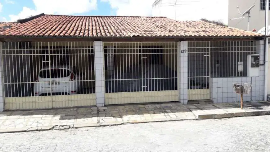 Casa com 4 Quartos à Venda, 150 m² por R$ 380.000 Luzia, Aracaju - SE
