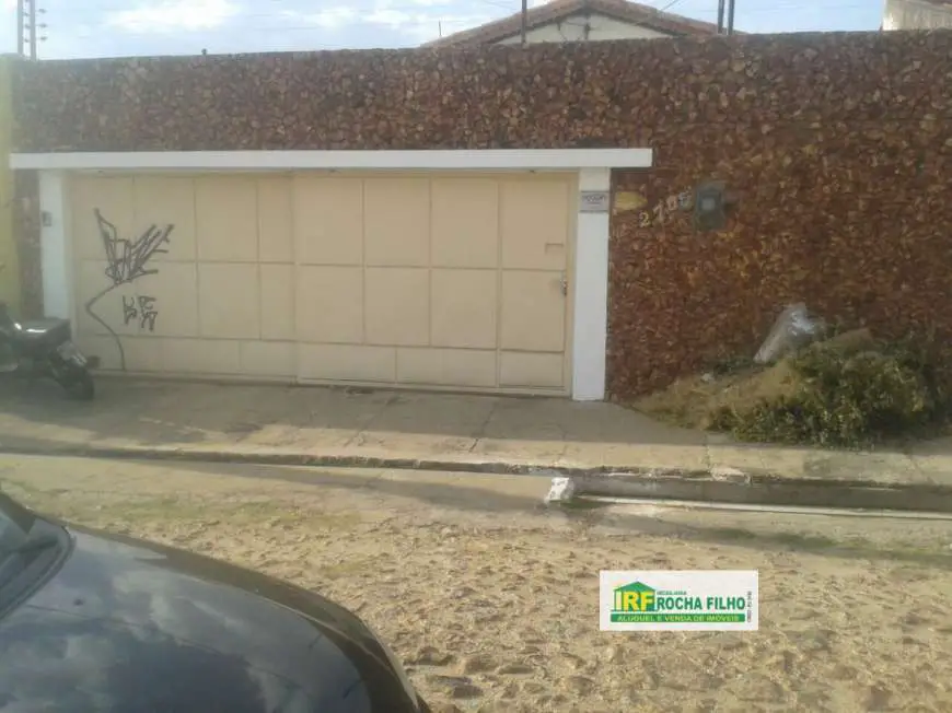Casa com 3 Quartos à Venda por R$ 250.000 Rua Alboino Alves de Meneses, 2705 - Memorare, Teresina - PI
