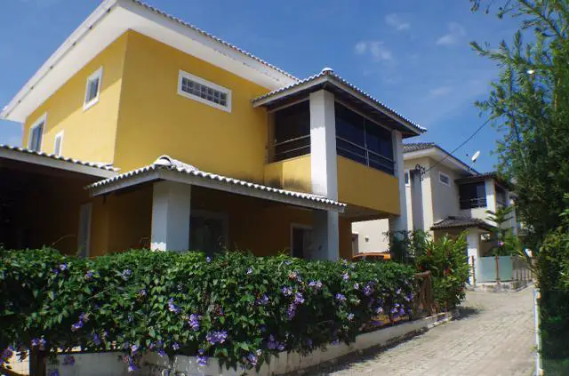 Casa de Condomínio com 4 Quartos para Alugar, 220 m² por R$ 2.800/Mês Buraquinho, Lauro de Freitas - BA
