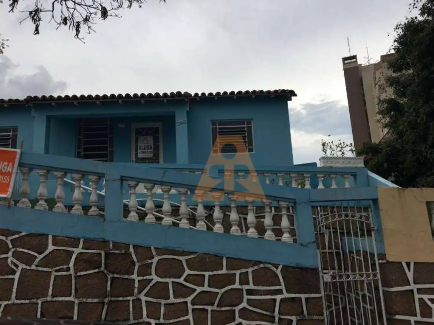 Casa com 2 Quartos para Alugar, 110 m² por R$ 1.100/Mês Vila Embaré, Valinhos - SP