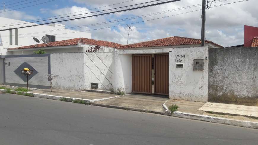 Casa com 3 Quartos à Venda, 300 m² por R$ 200.000 Rua Teodomiro Deodato Santos - Tabuleiro do Martins, Maceió - AL