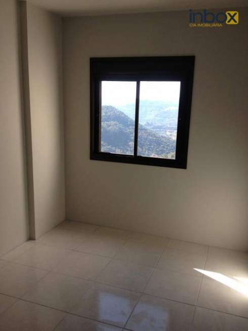 Apartamento com 2 Quartos para Alugar, 60 m² por R$ 750/Mês Fenavinho, Bento Gonçalves - RS