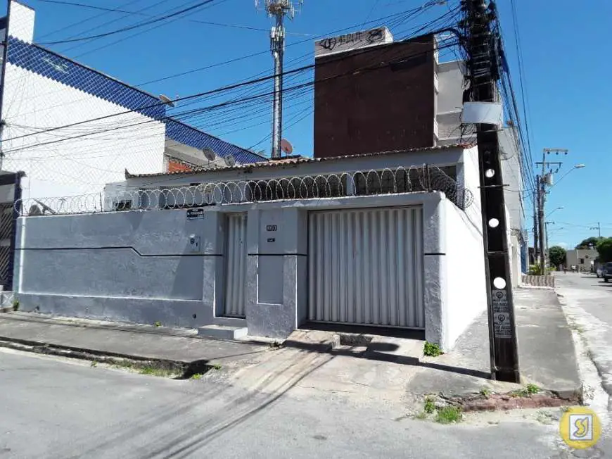 Casa com 2 Quartos para Alugar, 200 m² por R$ 1.300/Mês Rua Doutor Periguari, 100 - Antônio Bezerra, Fortaleza - CE