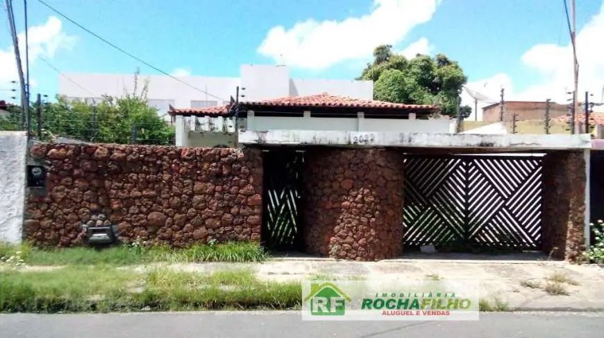 Casa com 3 Quartos para Alugar por R$ 2.300/Mês Rua Desembargador Freitas - Centro, Teresina - PI