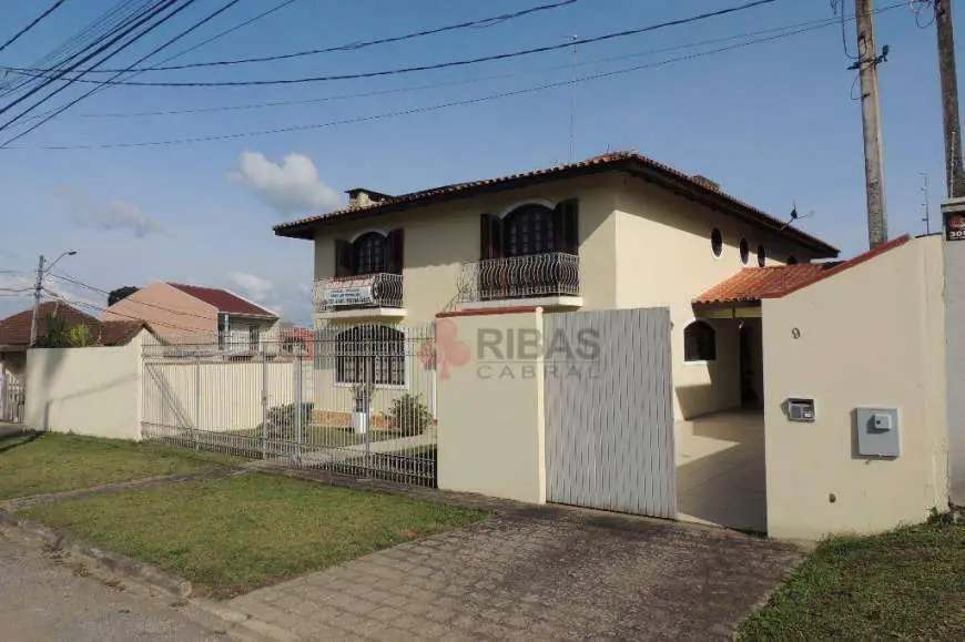 Casa com 5 Quartos para Alugar, 350 m² por R$ 3.800/Mês Rua Ângelo Zanotto, 42 - Butiatuvinha, Curitiba - PR