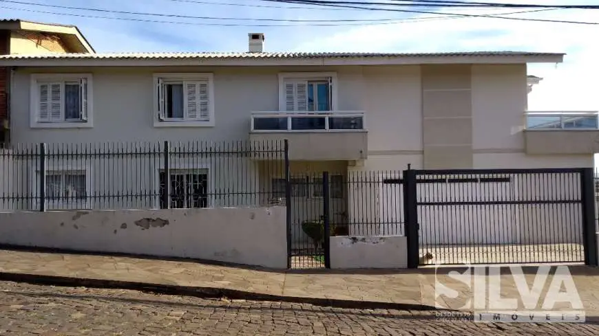 Casa com 4 Quartos à Venda, 218 m² por R$ 650.000 Rua Paissandu, 887 - Centro, Passo Fundo - RS