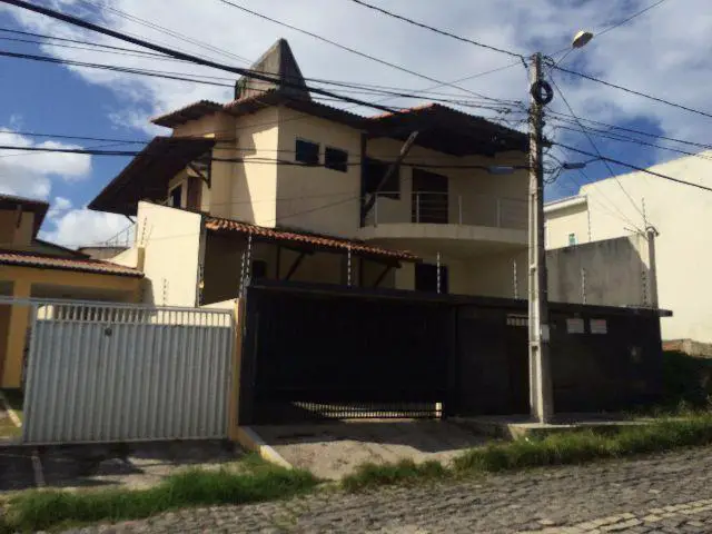 Casa com 5 Quartos para Alugar, 350 m² por R$ 2.000/Mês Rua Angico, 146 - Nova Parnamirim, Parnamirim - RN