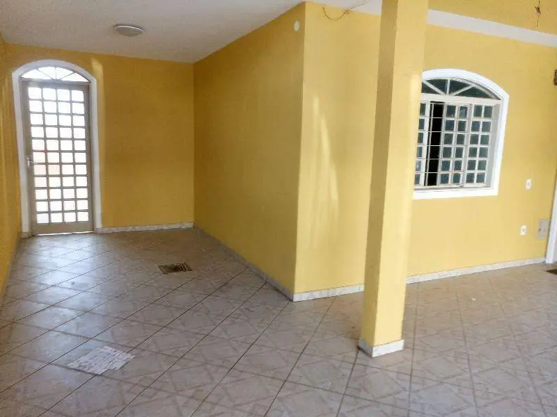 Casa com 5 Quartos para Alugar, 180 m² por R$ 2.900/Mês Guará II, Guará - DF