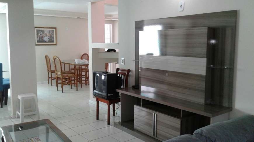 Casa com 5 Quartos para Alugar por R$ 3.000/Dia Centro, Balneário Camboriú - SC