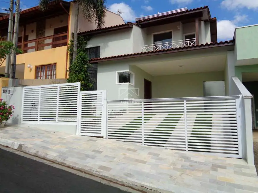 Casa de Condomínio com 3 Quartos para Alugar, 200 m² por R$ 3.000/Mês Avenida Gessy Lever - Lenheiro, Valinhos - SP