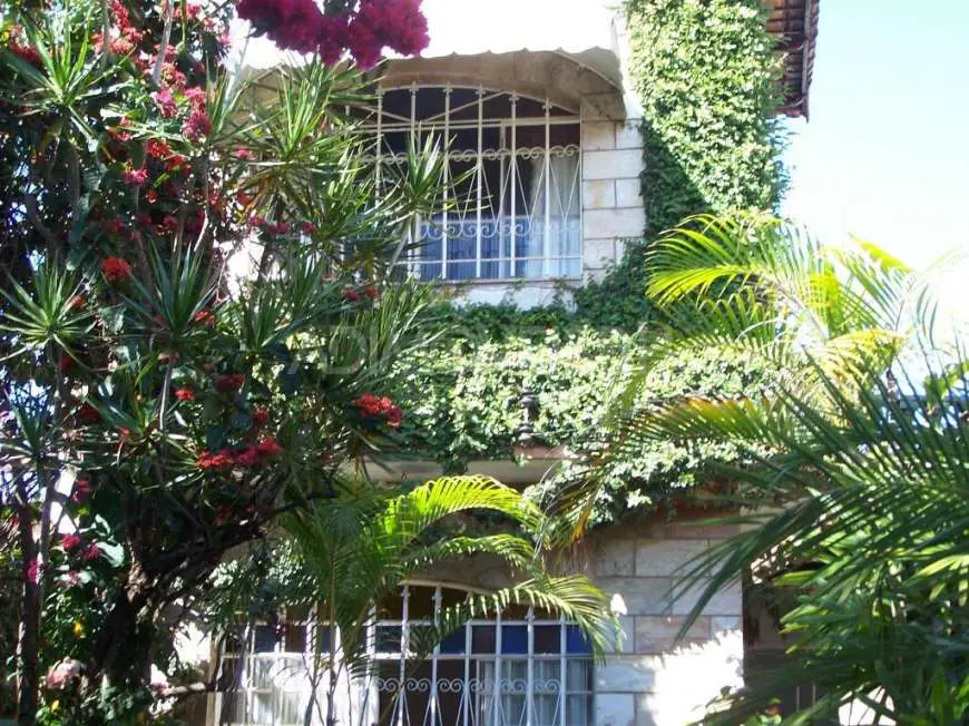 Casa com 8 Quartos à Venda, 432 m² por R$ 860.000 Rua Alegria, 133 - Paraíso, Belo Horizonte - MG