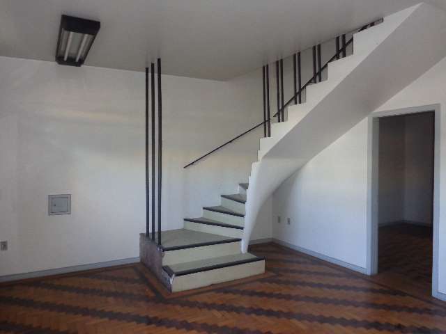 Casa com 4 Quartos para Alugar, 300 m² por R$ 2.900/Mês Avenida Pátria, 386 - São Geraldo, Porto Alegre - RS
