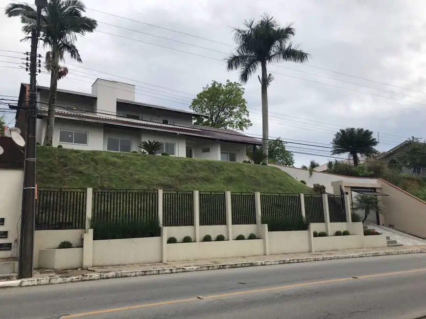 Casa com 5 Quartos à Venda, 300 m² por R$ 1.300.000 Rua João Meurer, 300 - Vila Lenzi, Jaraguá do Sul - SC