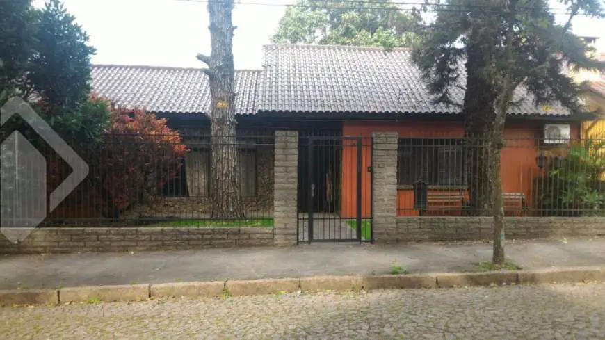 Casa com 3 Quartos à Venda, 260 m² por R$ 579.000 Rua Cezimbra Jaques, 122 - Medianeira, Porto Alegre - RS