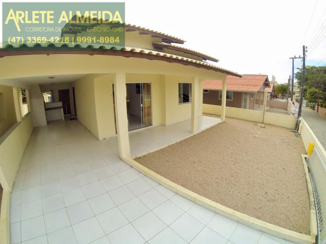 Casa com 2 Quartos para Alugar, 80 m² por R$ 600/Dia Rua Bem Te VI - Bombas, Bombinhas - SC