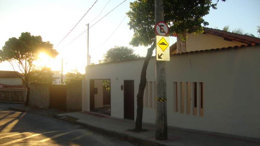 Casa com 4 Quartos para Alugar, 288 m² por R$ 2.800/Mês Rio Branco, Belo Horizonte - MG
