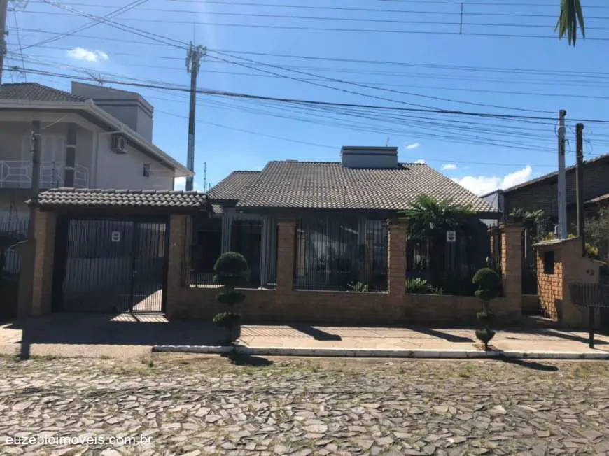 Casa com 3 Quartos à Venda, 149 m² por R$ 680.000 Centenario, Sapiranga - RS