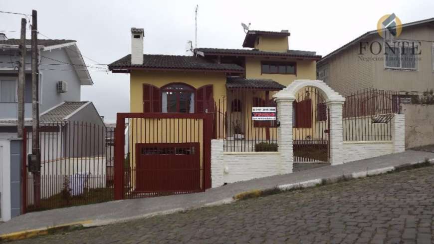 Casa com 3 Quartos à Venda, 245 m² por R$ 750.000 Rua Belizário Rodrigues Moreira - Santa Rita, Lages - SC