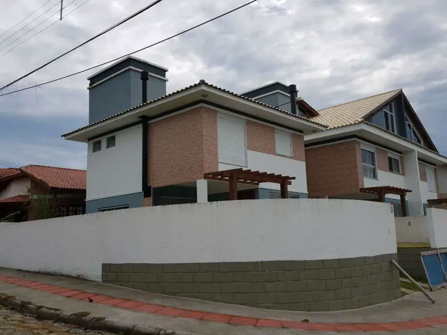 Casa com 2 Quartos à Venda, 116 m² por R$ 580.000 Rua José Afonso Fortkamp, 15 - Pântano do Sul, Florianópolis - SC