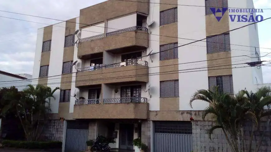 Apartamento com 3 Quartos para Alugar, 139 m² por R$ 1.200/Mês São Benedito, Uberaba - MG