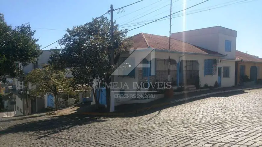 Casa com 4 Quartos à Venda, 400 m² por R$ 699.900 Rua General Canabarro, 235 - Champanhe, Garibaldi - RS