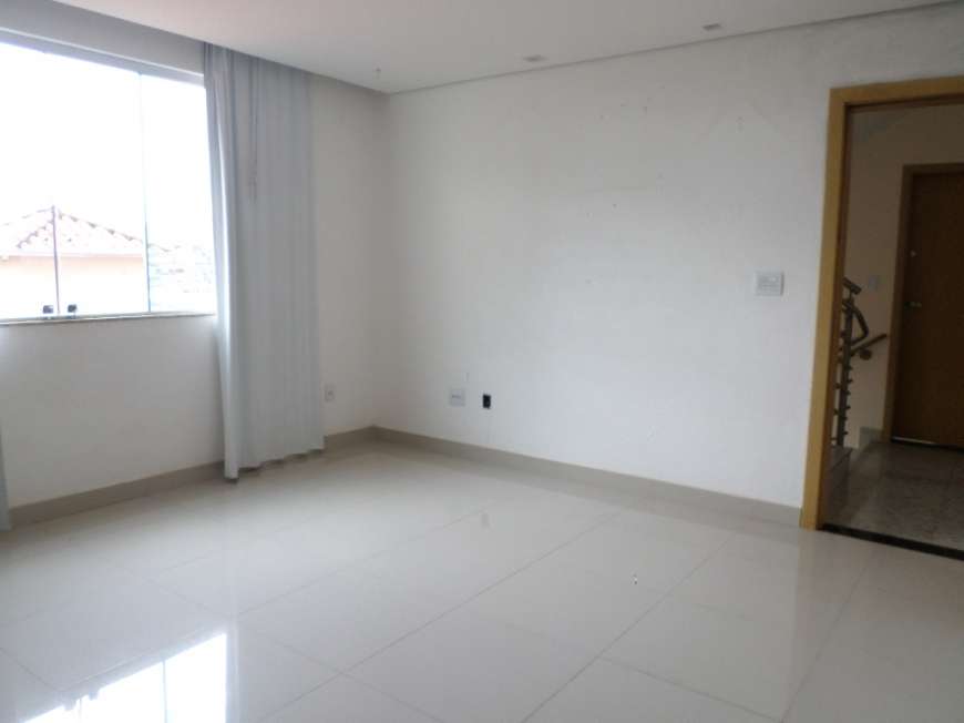 Apartamento com 3 Quartos à Venda, 80 m² por R$ 360.000 Rua Setecentos e Setenta e Cinco - Santa Cruz, Belo Horizonte - MG
