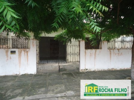Casa com 2 Quartos para Alugar por R$ 900/Mês Rua Alberto Leal Nunes, 1942 - Lourival Parente, Teresina - PI
