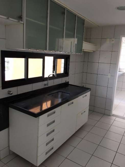 Apartamento com 3 Quartos para Alugar, 130 m² por R$ 3.715/Mês Lagoa Nova, Natal - RN