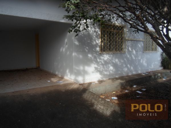 Casa com 3 Quartos para Alugar por R$ 1.000/Mês Rua C147 - Jardim América, Goiânia - GO