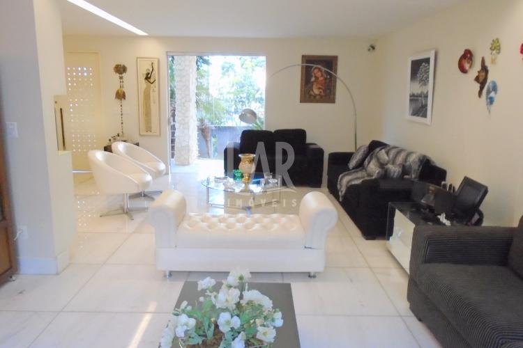Casa com 6 Quartos para Alugar, 580 m² por R$ 10.500/Mês Vila Paris, Belo Horizonte - MG