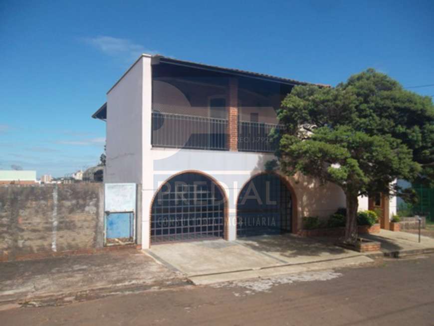 Casa com 3 Quartos para Alugar por R$ 2.000/Mês Jardim Cardinalli, São Carlos - SP