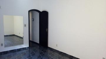 Casa com 2 Quartos para Alugar por R$ 2.200/Mês Conjunto Residencial Galo Branco, São José dos Campos - SP