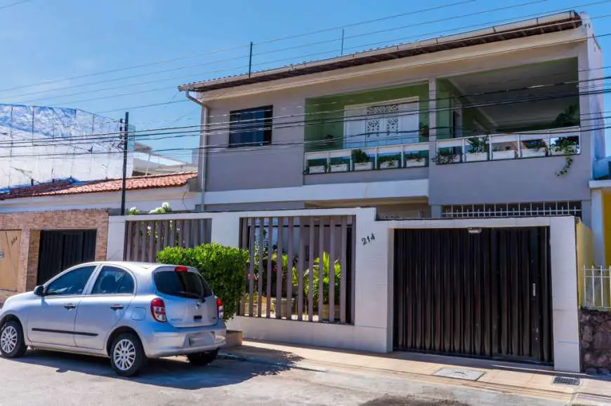 Casa com 3 Quartos à Venda, 301 m² por R$ 495.000 Farolândia, Aracaju - SE