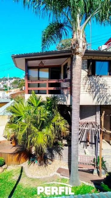 Casa com 4 Quartos à Venda, 250 m² por R$ 750.000 Rua Tucano, 995 - Cruzeiro, Caxias do Sul - RS