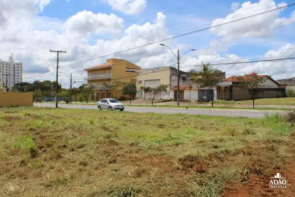 Lote/Terreno à Venda por R$ 580.000 Avenida B - Setor Araguaia, Aparecida de Goiânia - GO