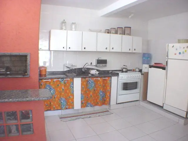 Casa com 3 Quartos para Alugar por R$ 600/Dia Avenida das Pitangueiras - Daniela, Florianópolis - SC