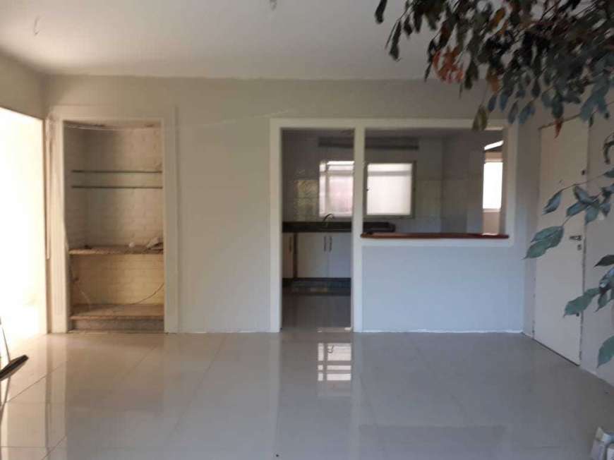 Apartamento com 3 Quartos à Venda, 113 m² por R$ 350.000 Rua Assis Brasil - Ponta de Baixo, São José - SC