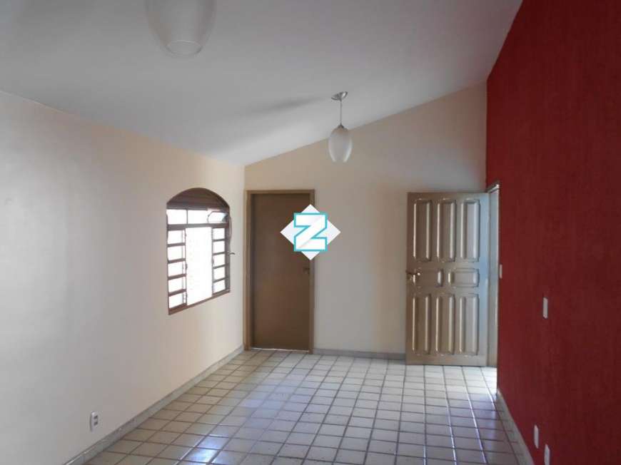 Casa com 2 Quartos para Alugar, 93 m² por R$ 1.300/Mês Rua Hilda de Menezes Barros, 40 - Santa Amélia, Maceió - AL