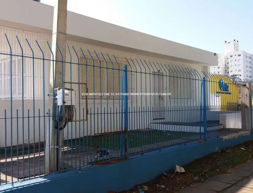Casa com 6 Quartos para Alugar, 325 m² por R$ 4.000/Mês Rua João Bastian, 260 - Três Figueiras, Porto Alegre - RS