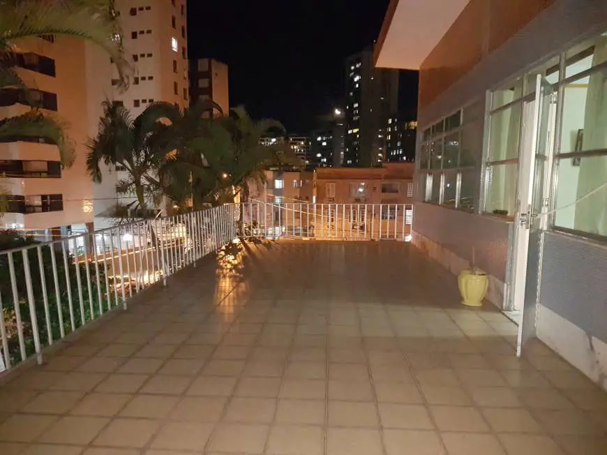 Casa com 4 Quartos para Alugar, 350 m² por R$ 15.000/Mês Rua Rio de São Pedro - Graça, Salvador - BA